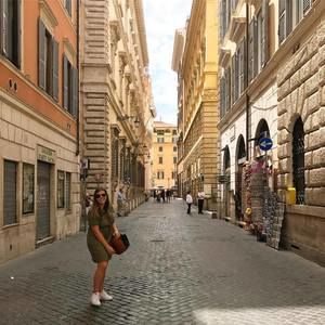 Meet your Posher, Livi